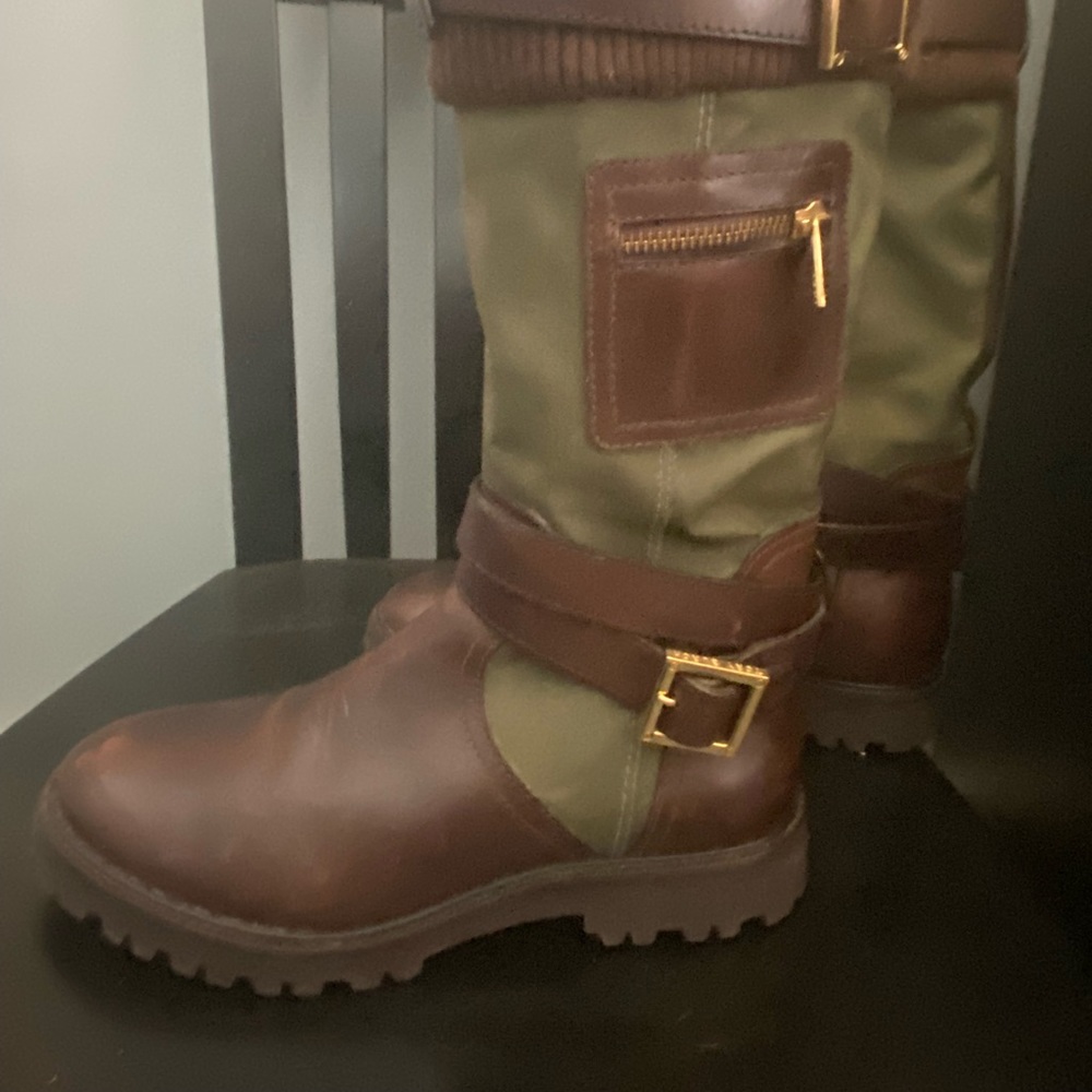 Tory Burch lug sole boot. Never worn* very comfy, beautiful gold details